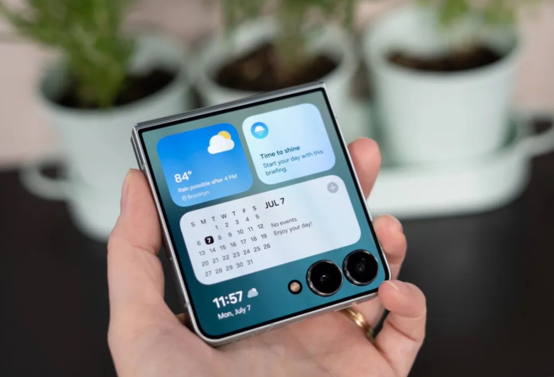 Hình ảnh cho danh mục Review Z Flip 7 – Đánh giá thông số, chi tiết smartphone gập cao cấp mới nhất của Samsung